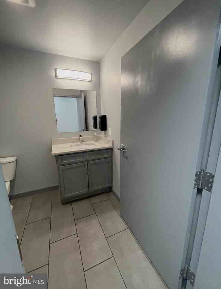 4813B Eastern Ave - Photo 7 of 12