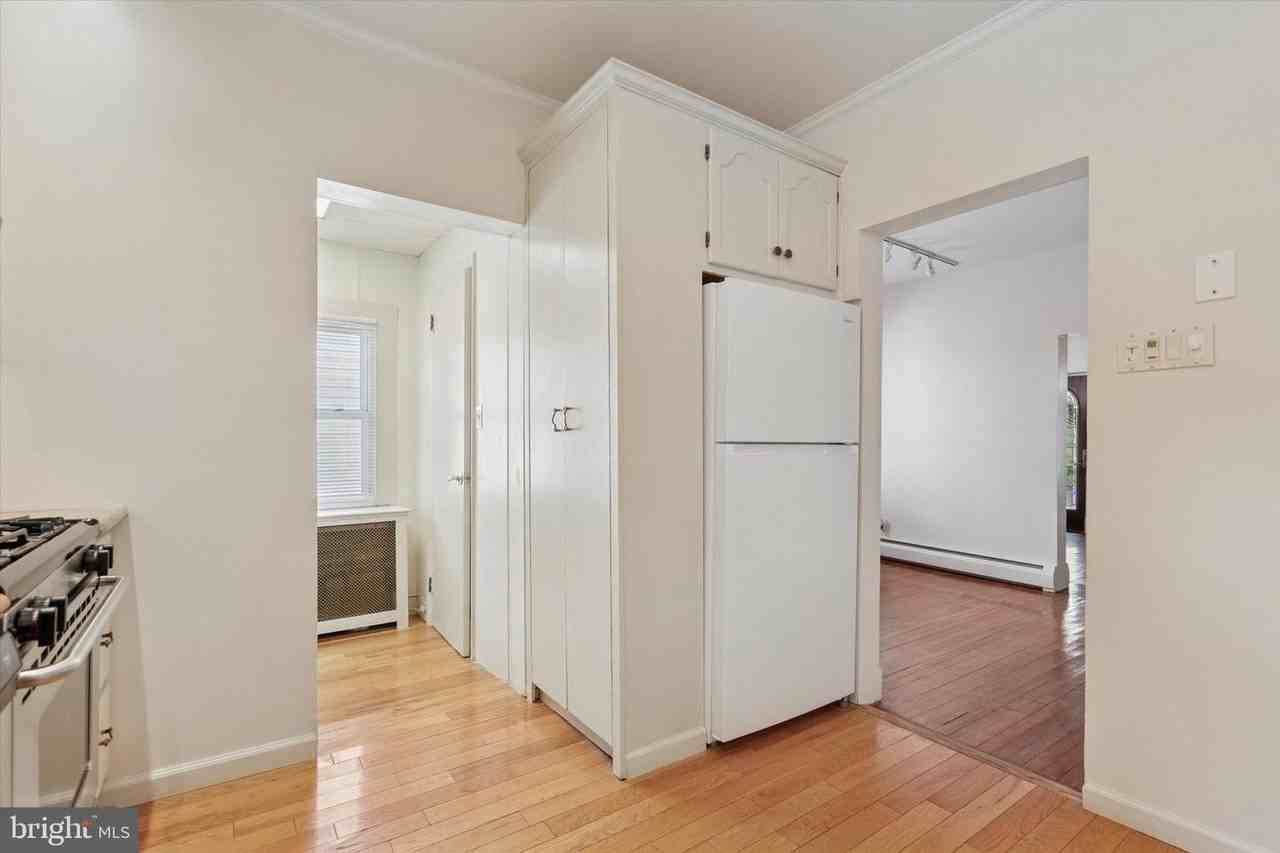 122 Conway Ave - Photo 5 of 32