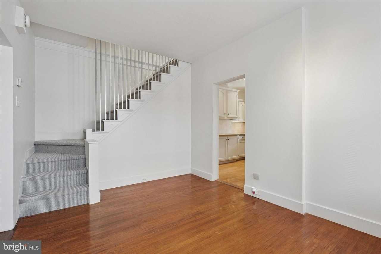 122 Conway Ave - Photo 7 of 32