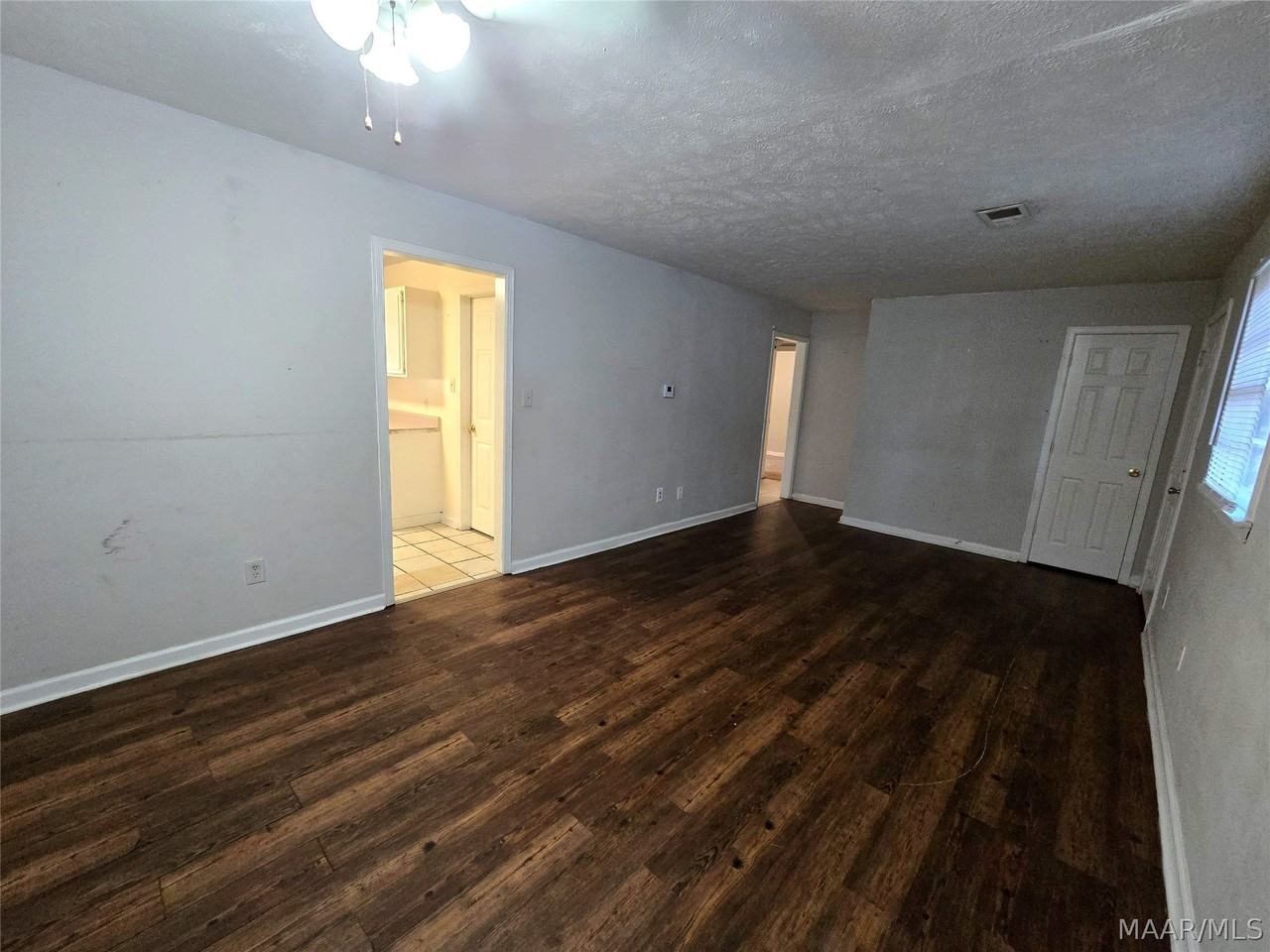 222 Empire Rd - Photo 2 of 10