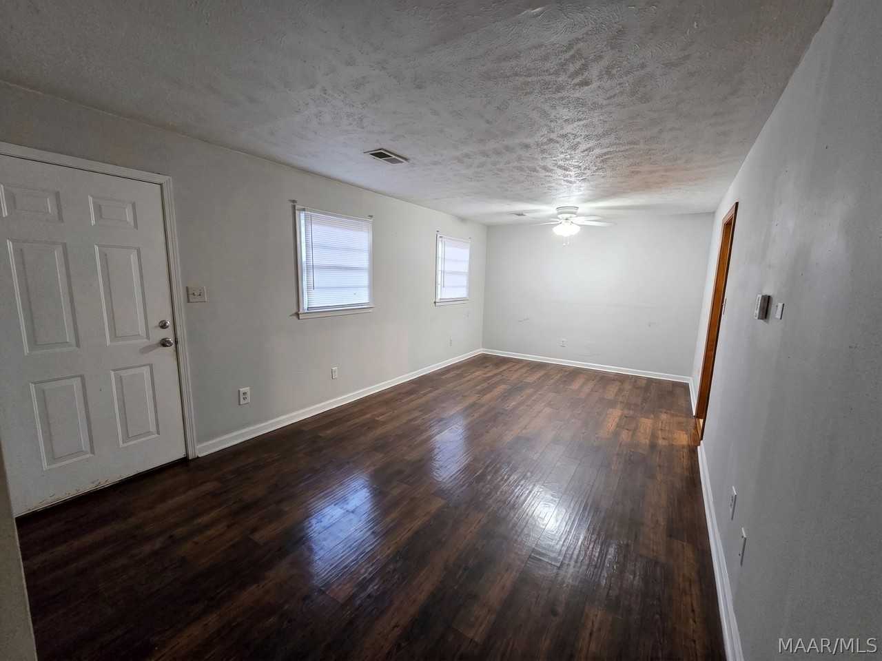 222 Empire Rd - Photo 3 of 10