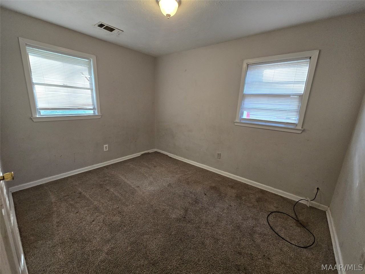 222 Empire Rd - Photo 7 of 10