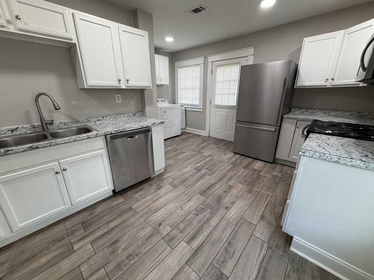 2078 Walker Ave - Photo 4 of 13