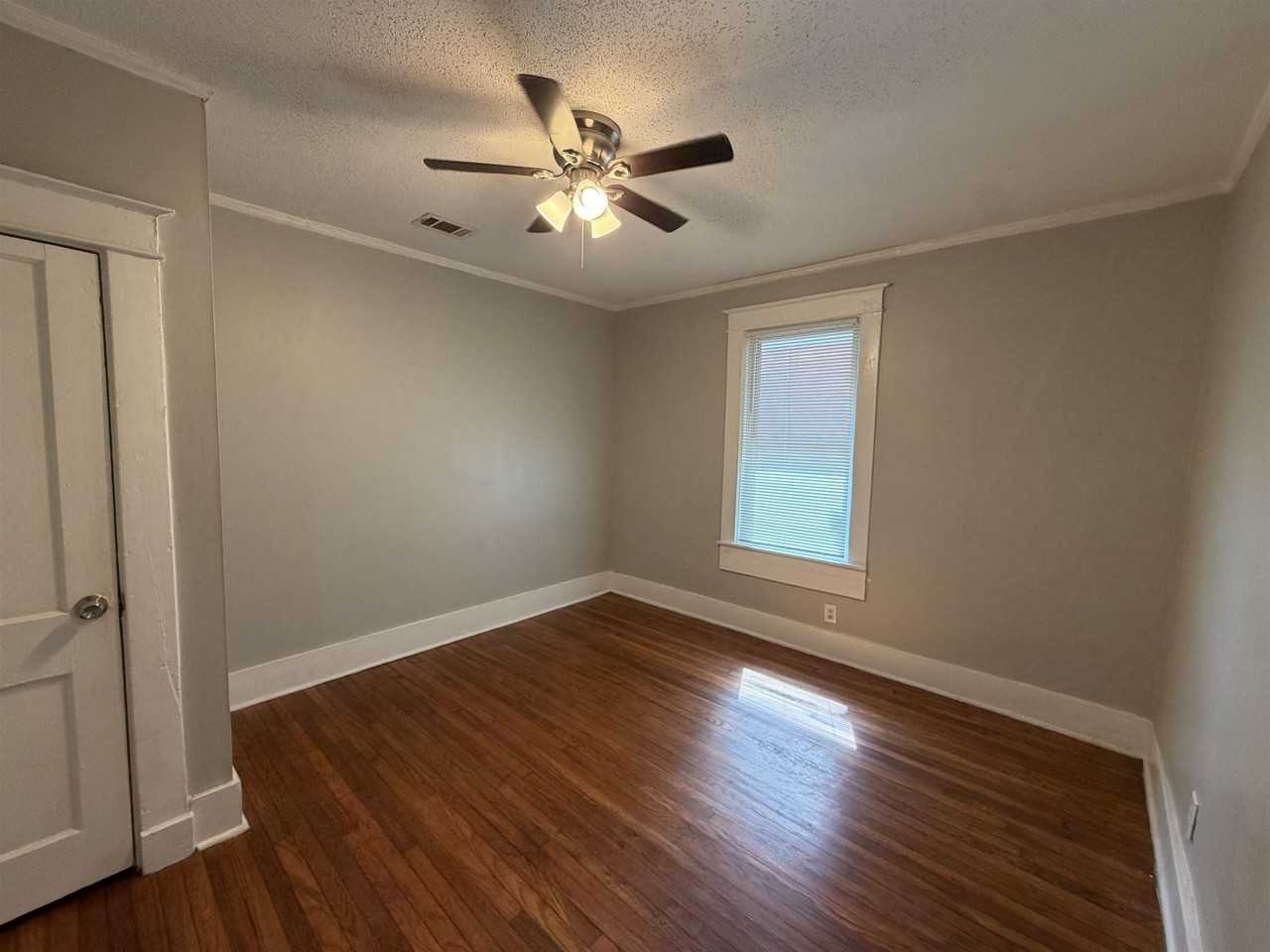2078 Walker Ave - Photo 7 of 13