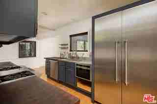 1743 Robson Ave - Photo 7 of 7