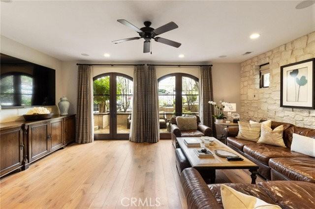 415 28th St - Photo 2 of 5