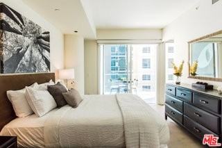 6250 Hollywood Blvd #4L - Photo 5 of 7