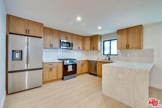 926 N Spaulding Ave #10 - Photo 3 of 8