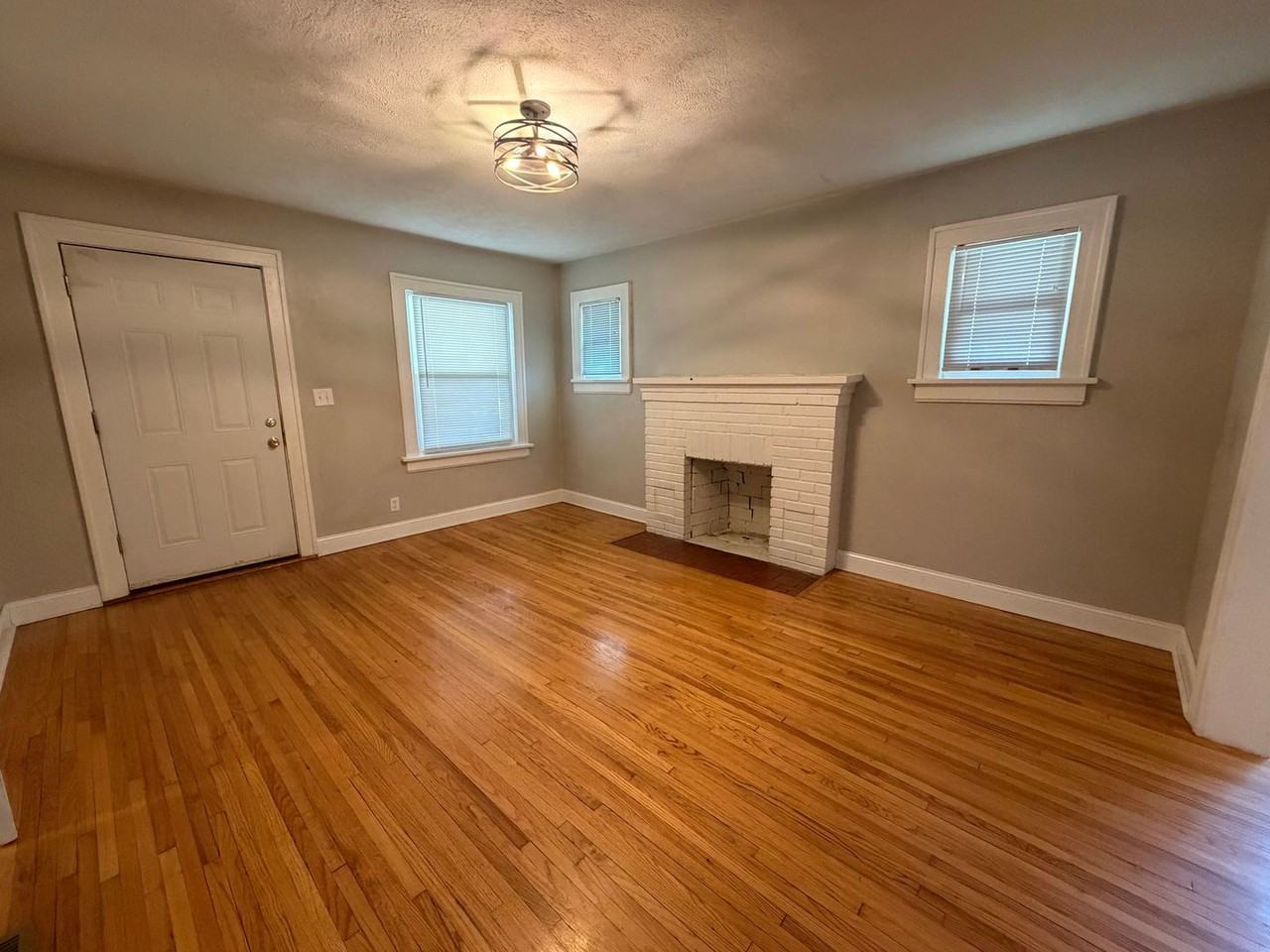1001 E Loren St - Photo 2 of 14