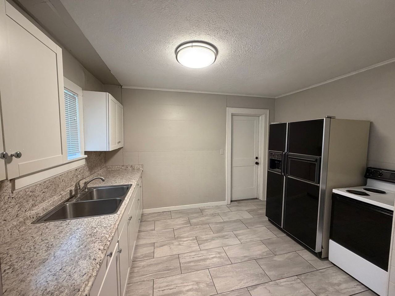 1001 E Loren St - Photo 6 of 14