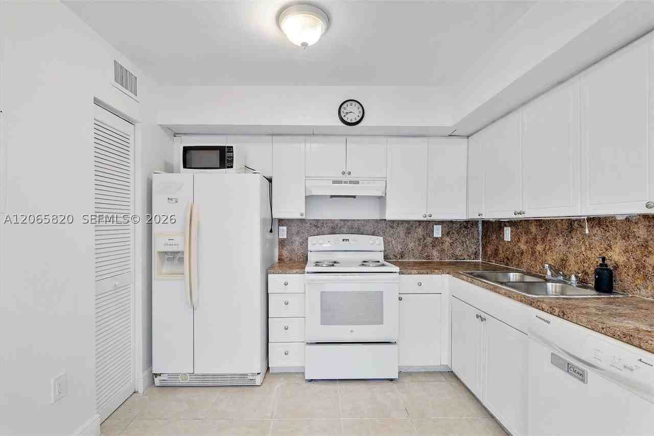 13255 Sw 88th Ln #302CS - Photo 7 of 28
