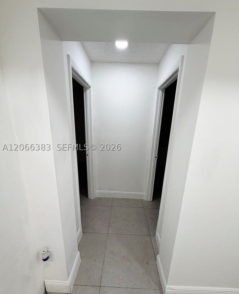 716 Sw 11th Ave #B - Photo 4 of 13