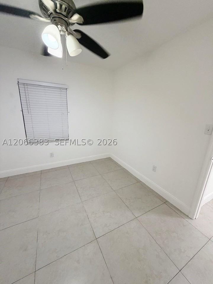 716 Sw 11th Ave #B - Photo 5 of 13