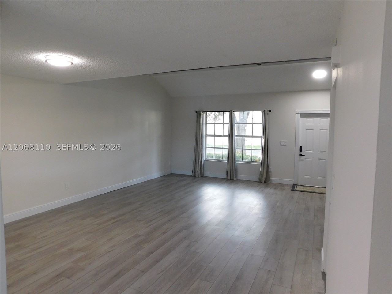 12164 Sw 52nd Pl - Photo 4 of 36
