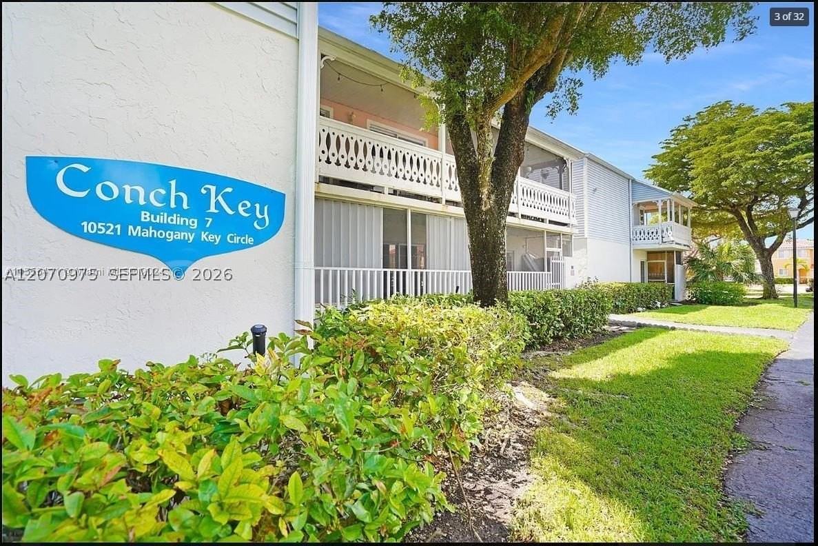 10521 Mahogany Key Cir #207 - Photo 4 of 32