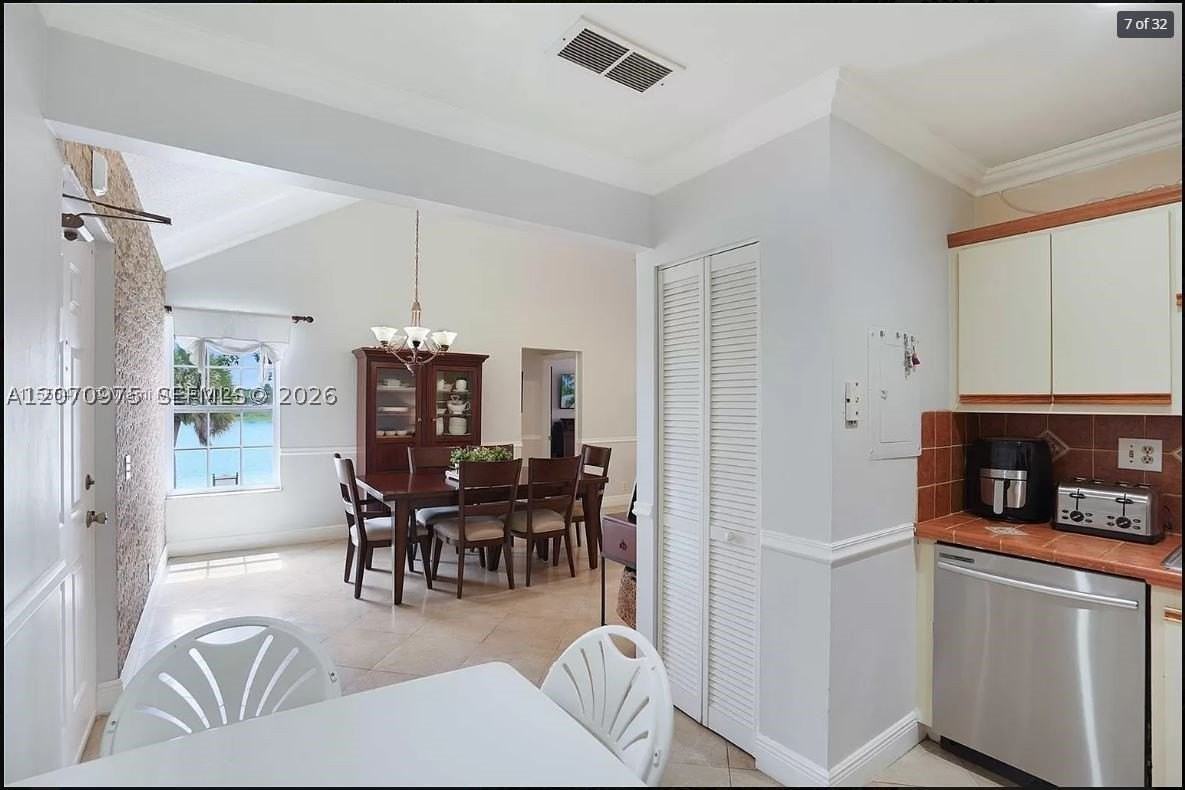 10521 Mahogany Key Cir #207 - Photo 7 of 32