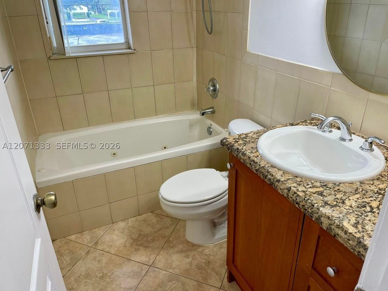 4001 Ne 21st Ave #203 - Photo 6 of 11