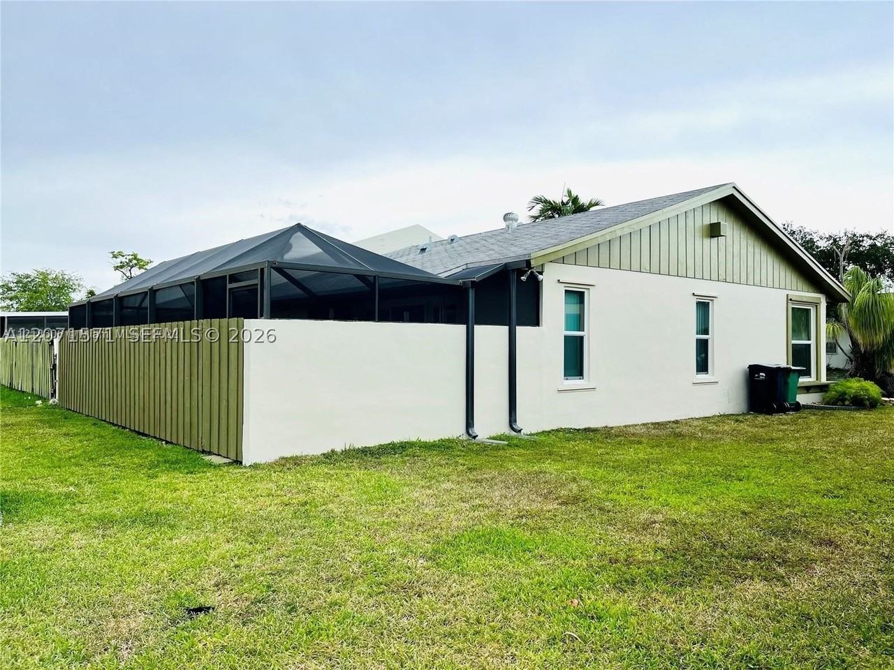 11942 Sw 122nd Pl - Photo 4 of 21