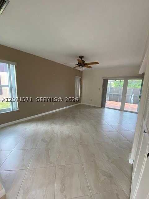 11942 Sw 122nd Pl - Photo 7 of 21