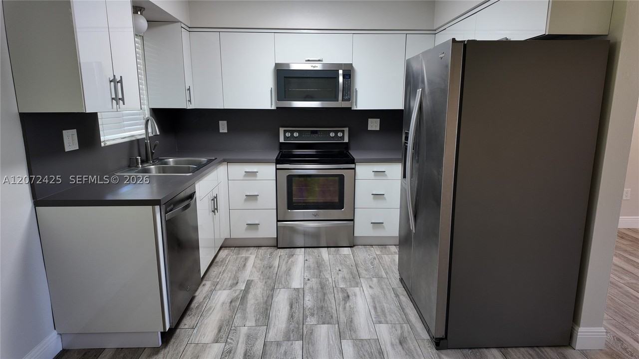 220 Sw 80th Ave #220 - Photo 3 of 15