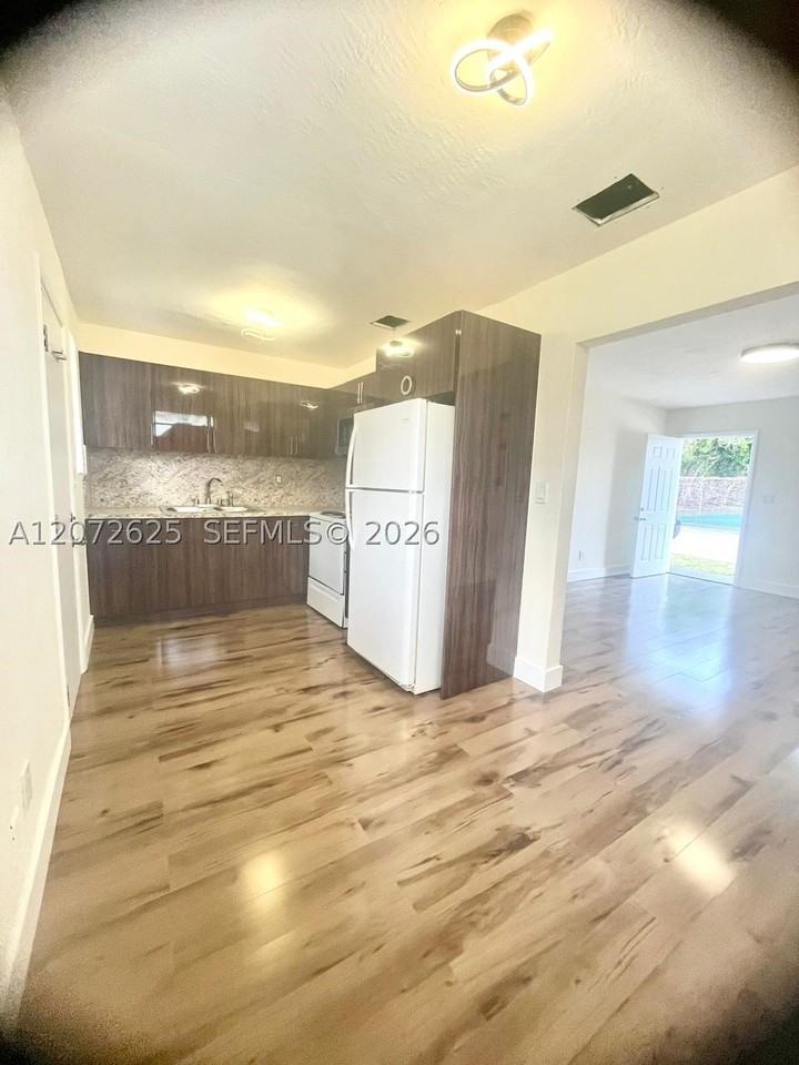 15350 Ne 14th Ct - Photo 4 of 18