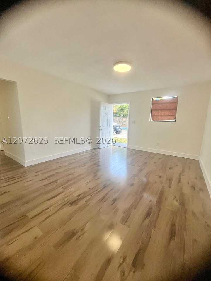 15350 Ne 14th Ct - Photo 5 of 18