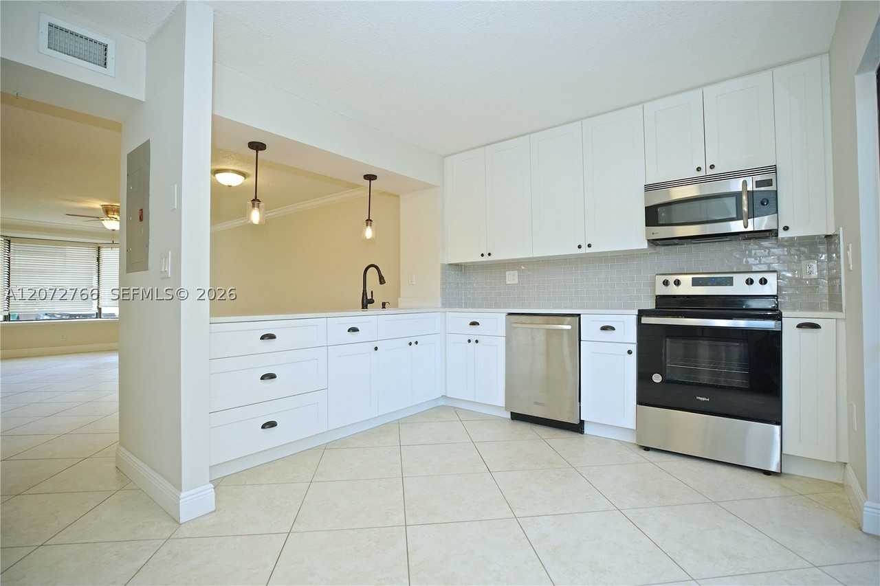 10196 Sw 77th Ct #10196 - Photo 2 of 22