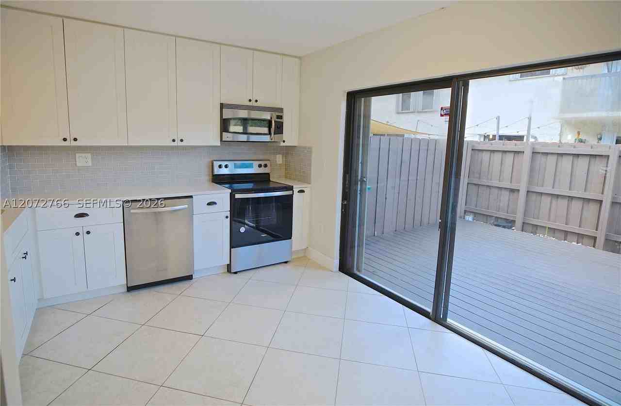 10196 Sw 77th Ct #10196 - Photo 5 of 22