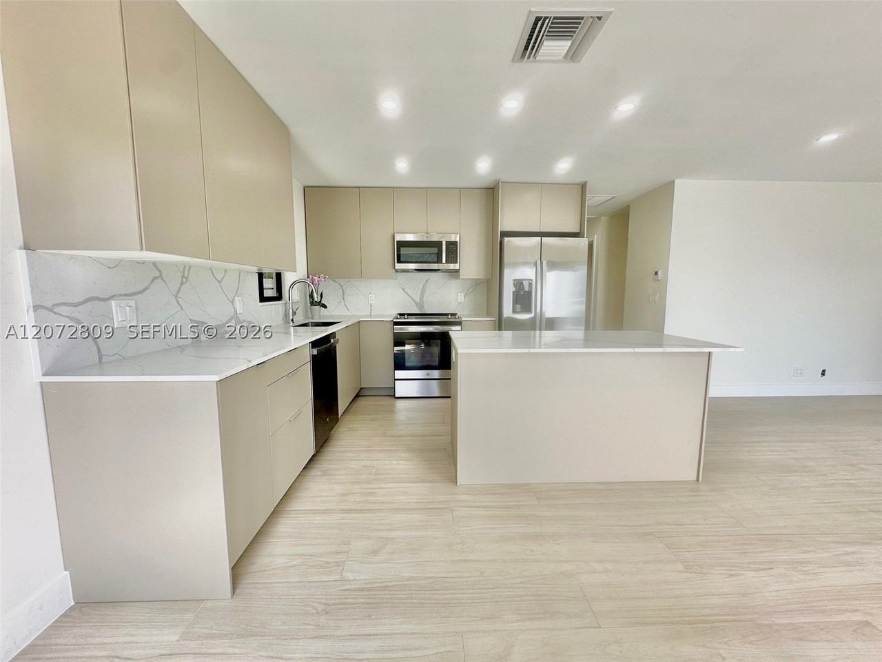 1610 Ne 17th Ave #1610 - Photo 6 of 13