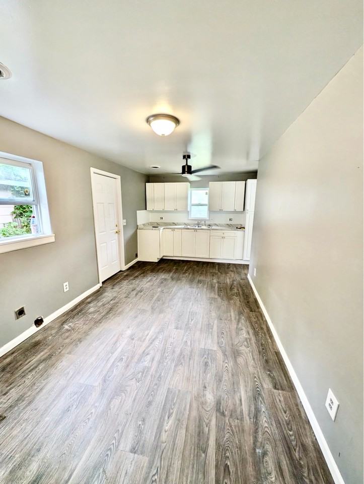 3909 W Kearsley St #1 - Photo 3 of 7
