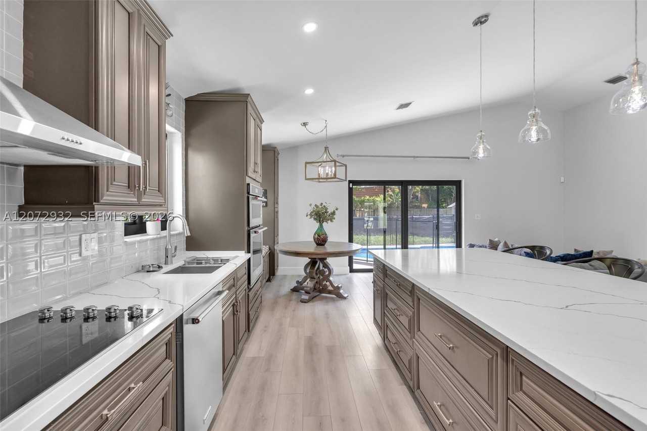 1038 Sw 120th Way #1038 - Photo 4 of 32