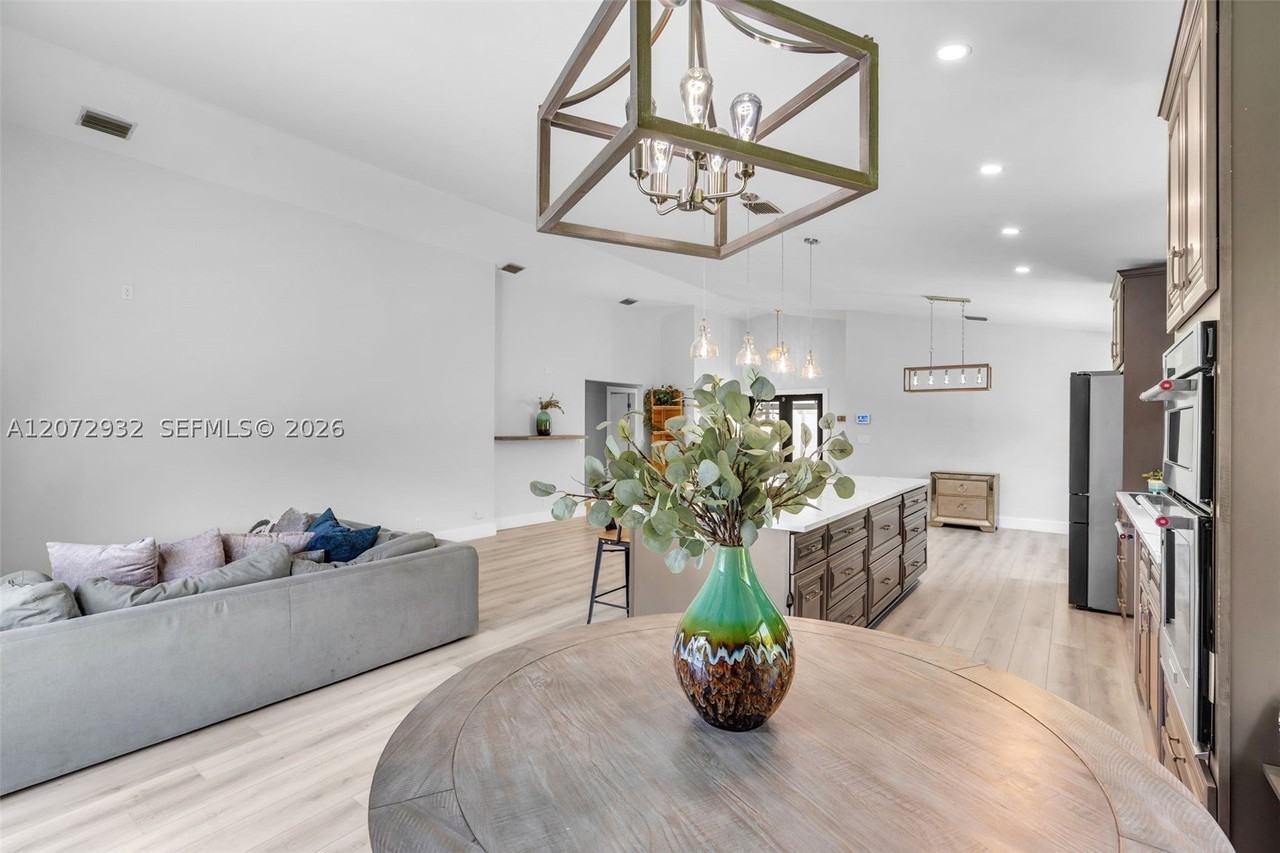 1038 Sw 120th Way #1038 - Photo 6 of 32
