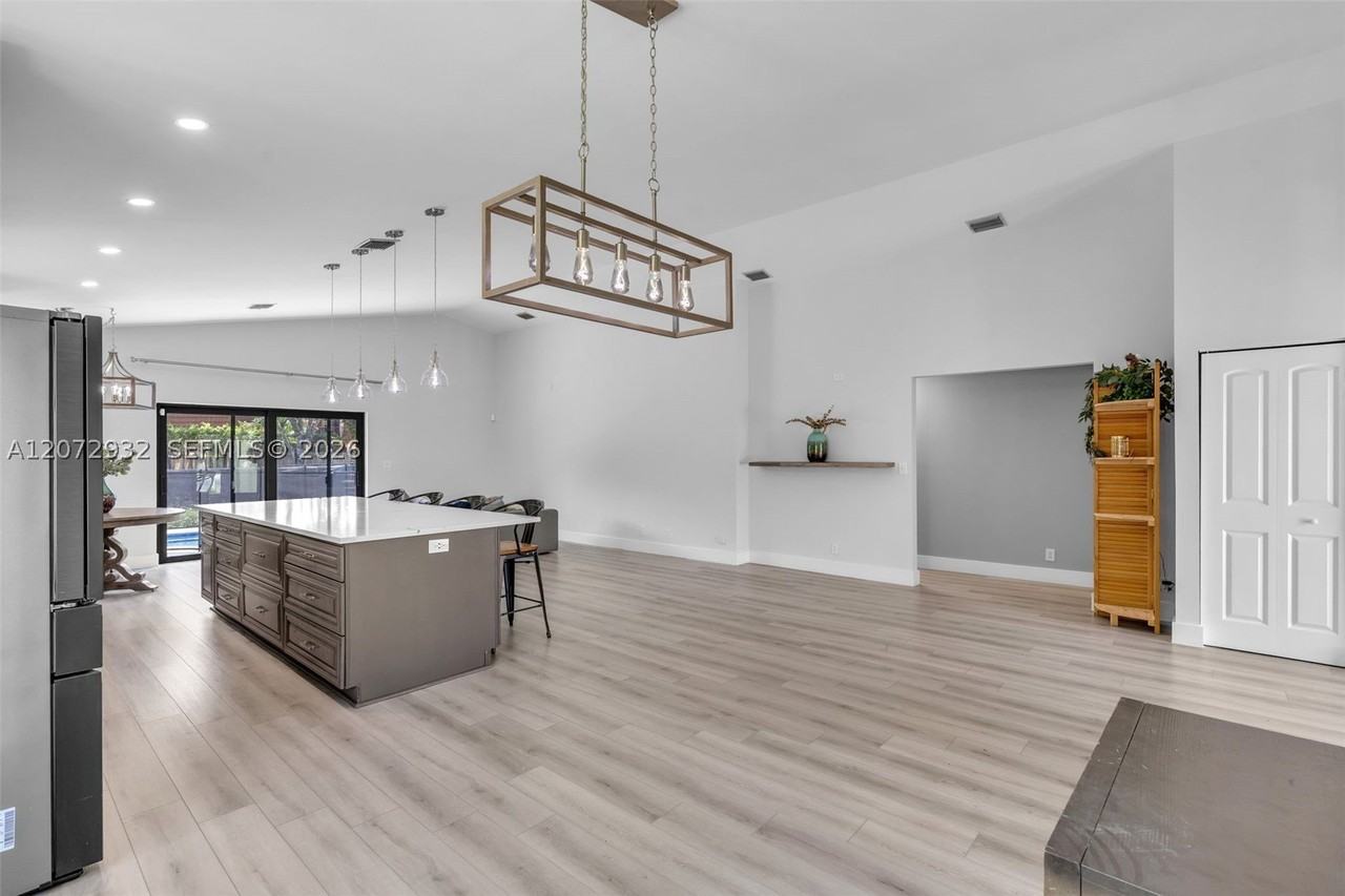 1038 Sw 120th Way #1038 - Photo 7 of 32