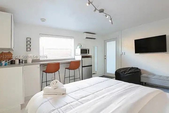 1100 Ne 1st Ave #C - Photo 2 of 9