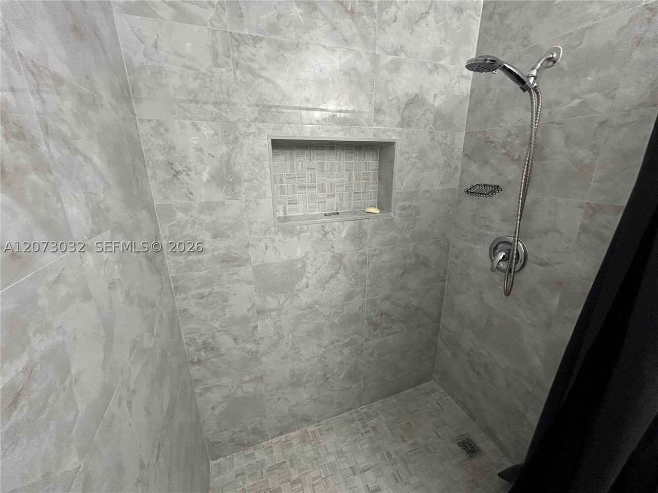 571 Sw 29th Ter - Photo 2 of 19