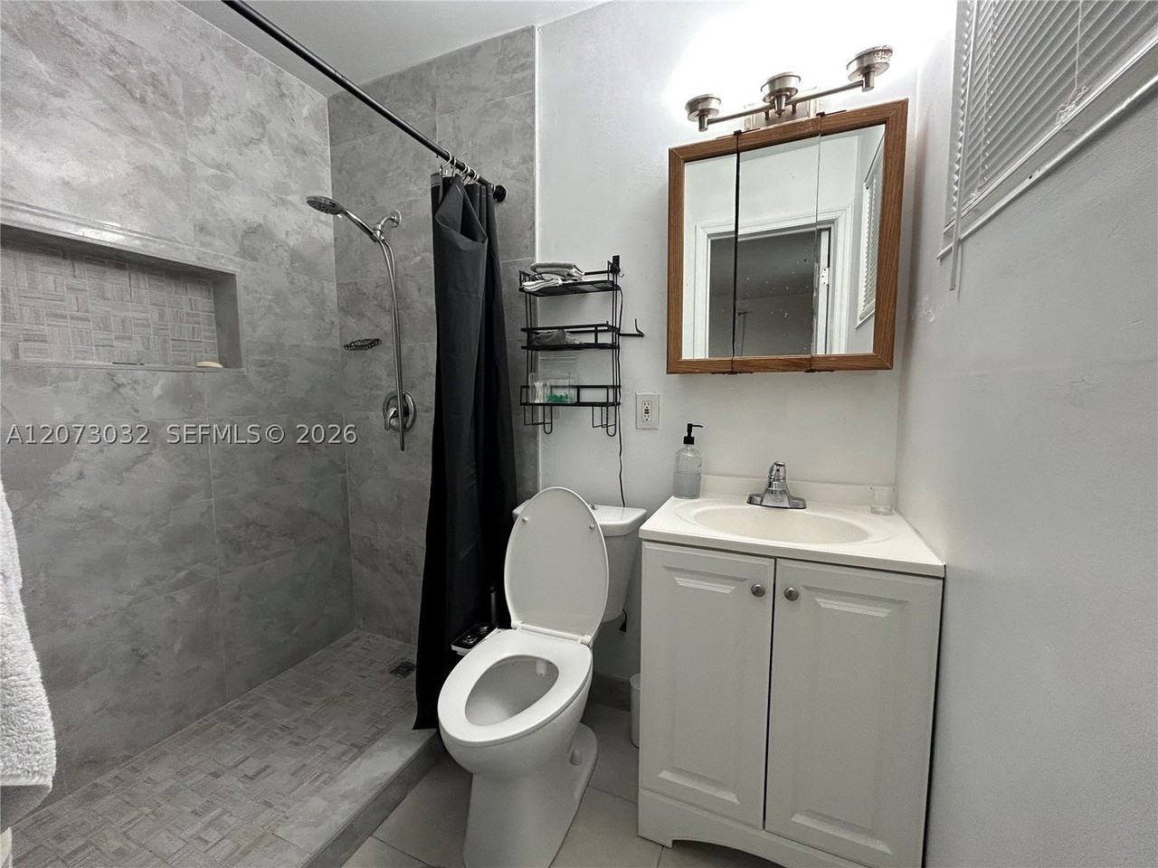 571 Sw 29th Ter - Photo 3 of 19