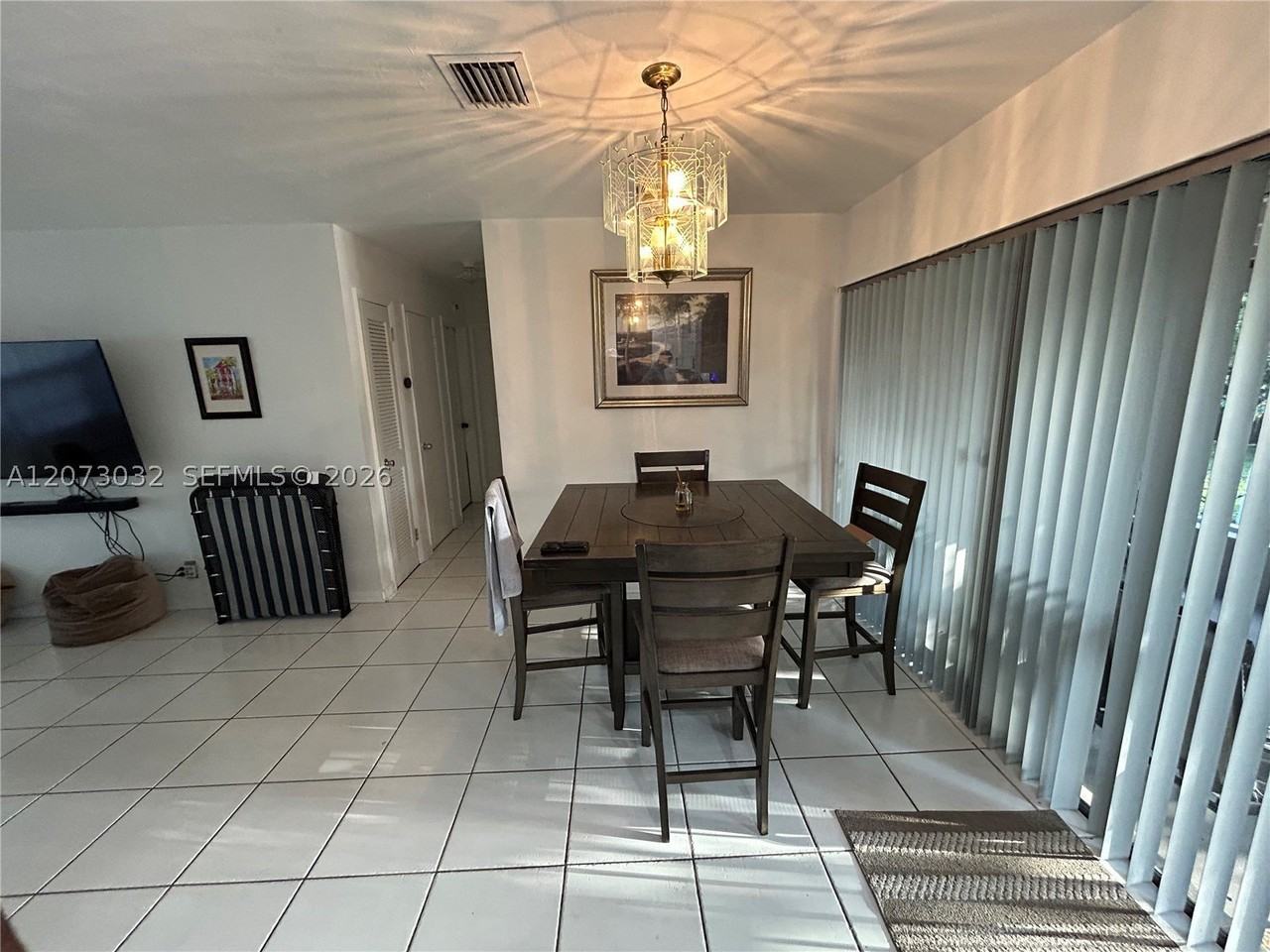 571 Sw 29th Ter - Photo 4 of 19