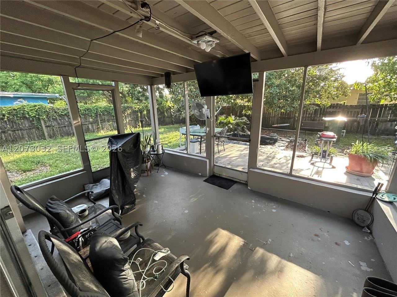 571 Sw 29th Ter - Photo 6 of 19