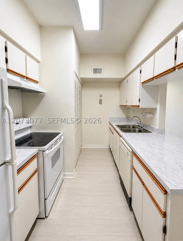 18316 Nw 68th Ave #I - Photo 3 of 4