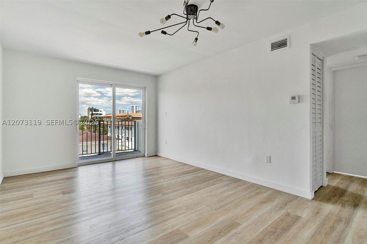 620 Sw 10th St #305 - Photo 4 of 18