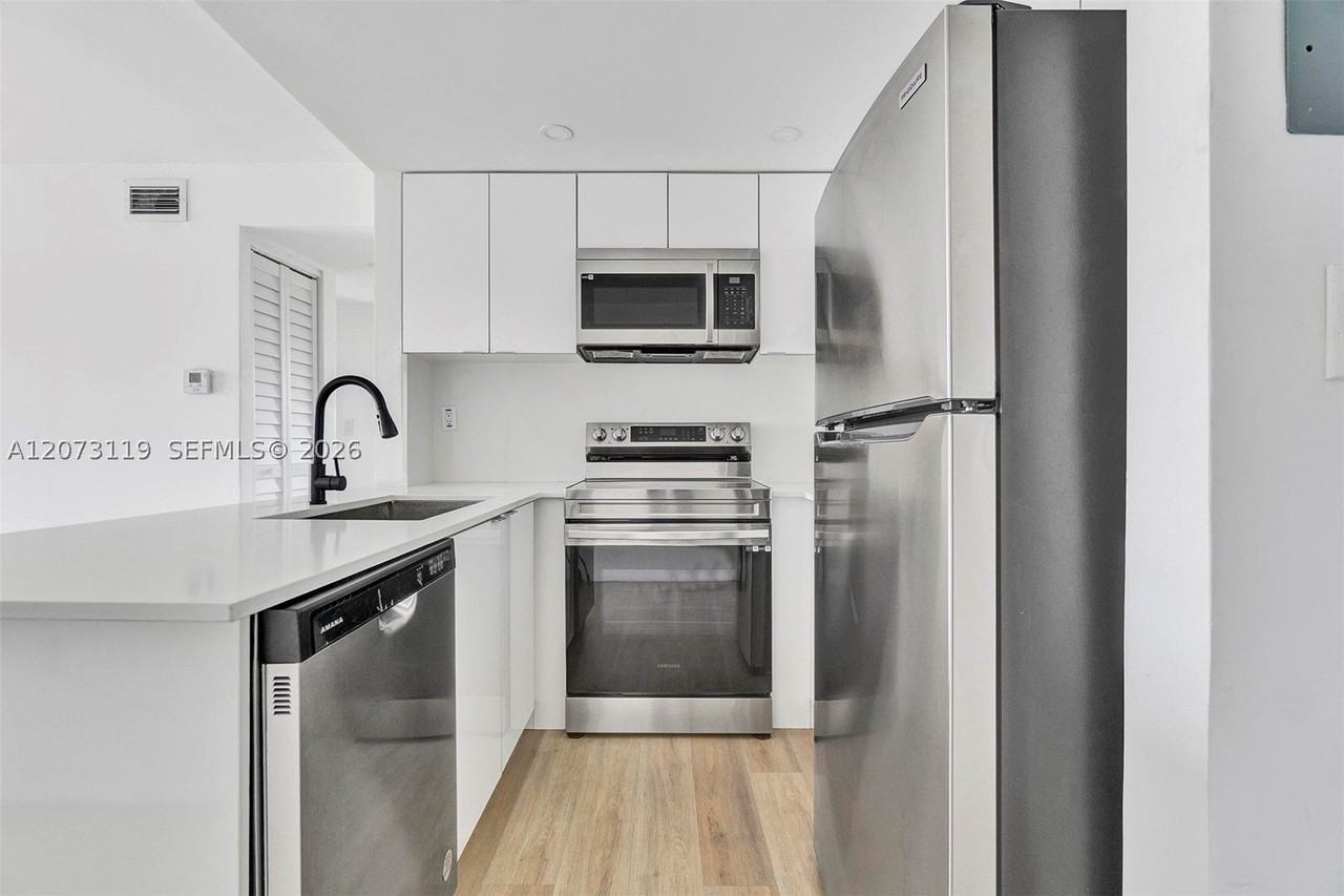 620 Sw 10th St #305 - Photo 7 of 18