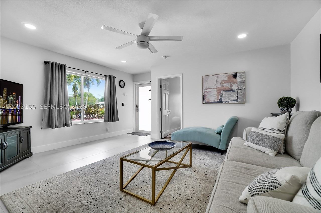 617 Nw 30th Ct - Photo 2 of 36