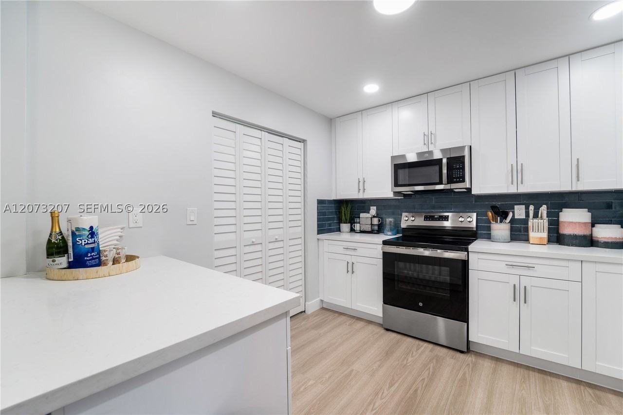 317 Se 3rd Ter - Photo 3 of 36