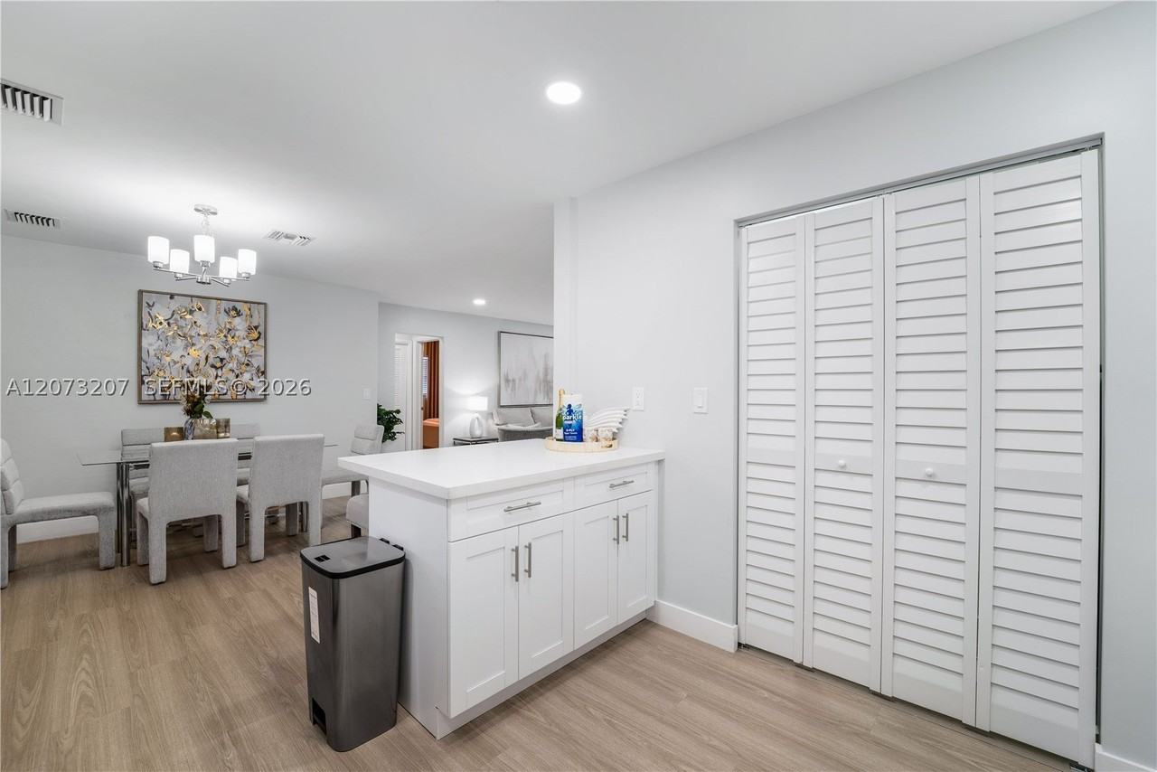 317 Se 3rd Ter - Photo 5 of 36