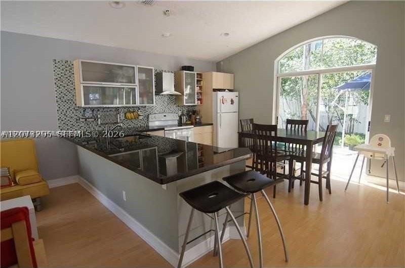 882 Garnet Cir #882 - Photo 3 of 6