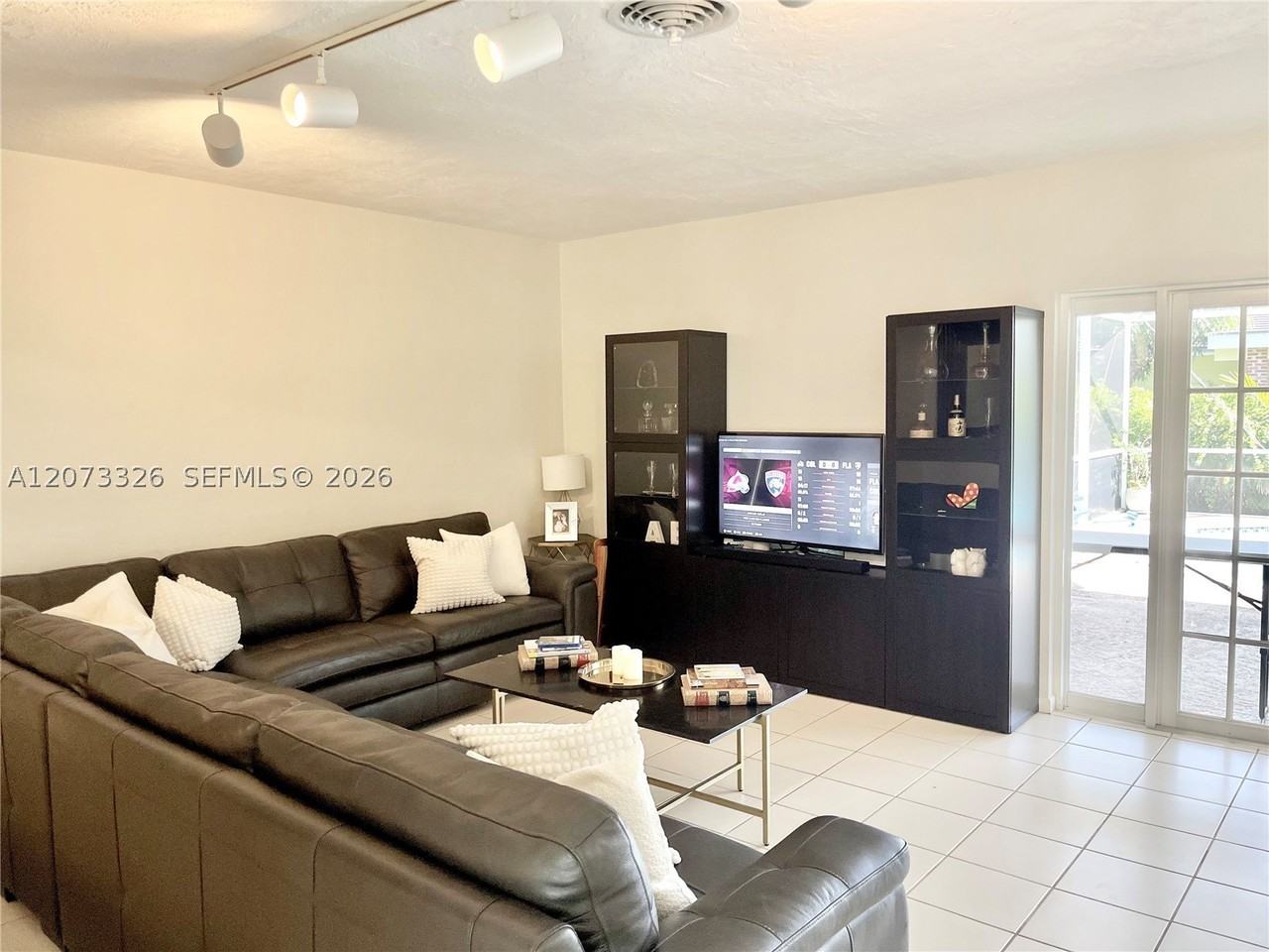 8522 Sw 148th Ter - Photo 5 of 42