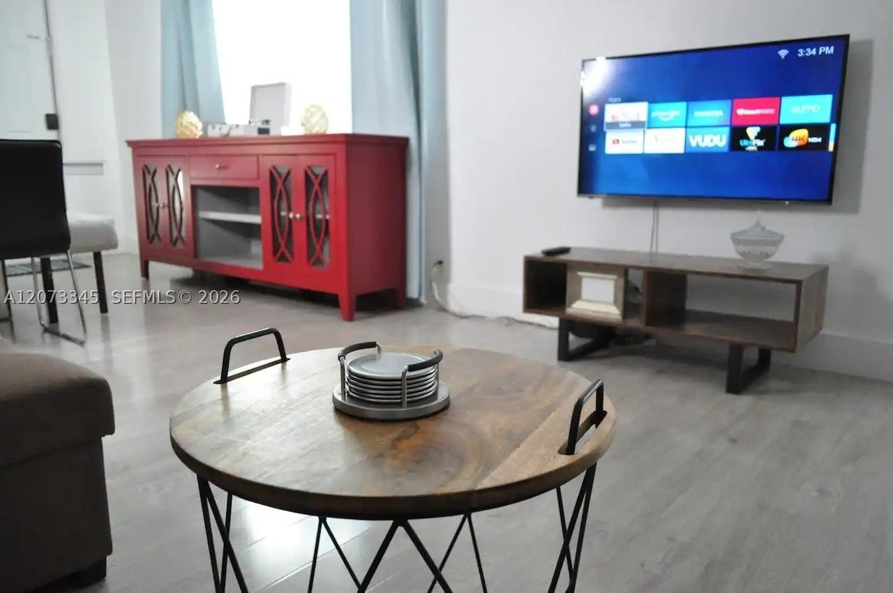 811 Sw 11th St #811 - Photo 5 of 23