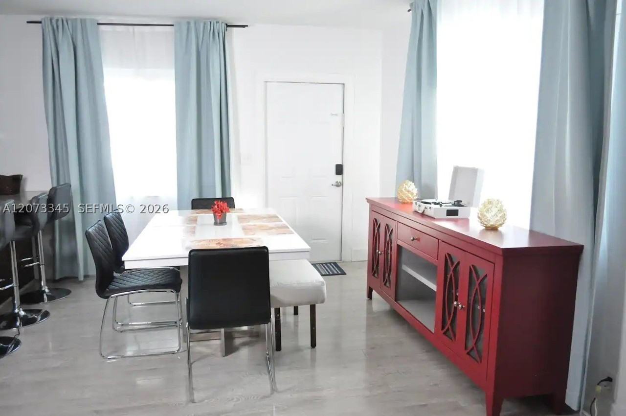 811 Sw 11th St #811 - Photo 7 of 23