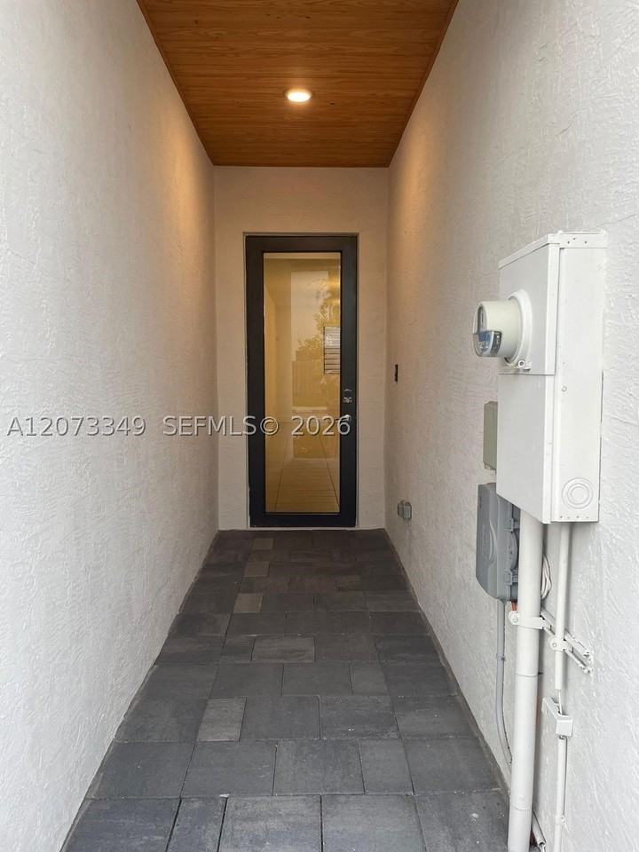 10445 Nw 81st Ter #10445 - Photo 3 of 32
