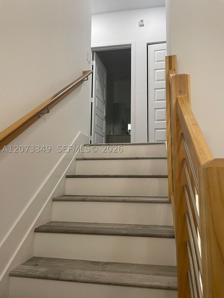 10445 Nw 81st Ter #10445 - Photo 4 of 32